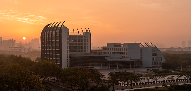 東華大學 - 最美大學